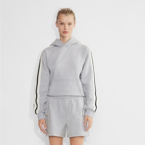 Aritzia Sweaflee Grey Cargo Shorts - Picture 1 of 8